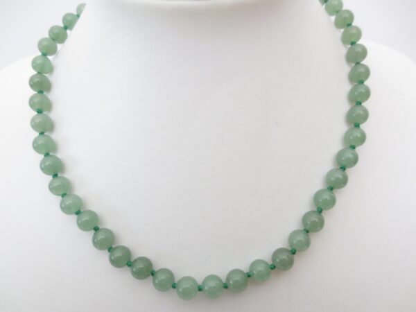 0,8cm Kette mit kleinen Steinperlen Jade