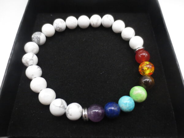 8mm Armband Howlith 7 Chakra