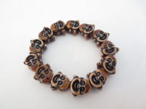 Armband mit lachenden Buddhas in braun