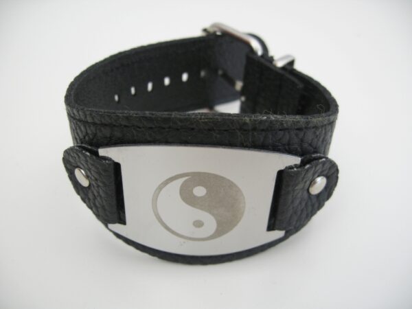 Armband mit Metallplatte Ying Yang