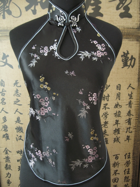 Chinesisches Shirt mit ffnung und Blumen (schwarz)