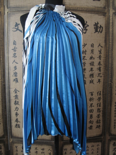 Gestreiftes Kleid in blau