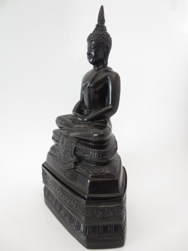 Grohandel - Meditierender thailndischer Buddha