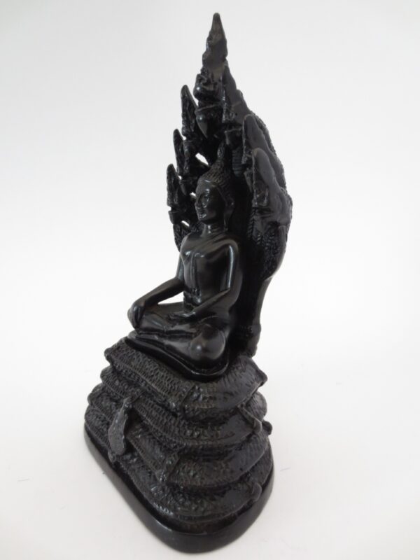 Grohandel - meditierender thailndischer Buddha mit Schlangen (mittel)