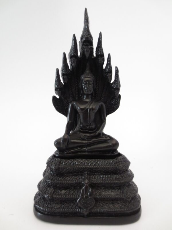 Grohandel - meditierender thailndischer Buddha mit Schlangen (mittel)