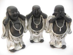 Grosshandel - Mittel Lachender Buddha, hren, sehen und Schweigen silber/schwarz stehend