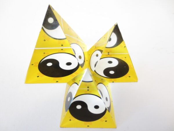 Kristall-Pyramide Ying Yang gelb 5x5