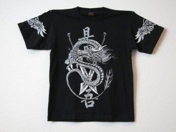 T-Shirt mit Drachen und Schwertern