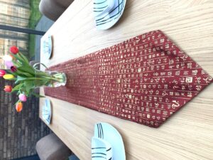 Luxuriöse Brokat-Tischdecke (II) - Dunkelrot