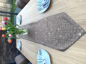 Luxuriöse Tischdecke aus Brokat (II) - Grau
