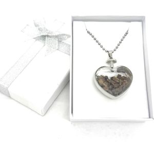 Herzförmige Tigerauge-Halskette mit Geschenkbox