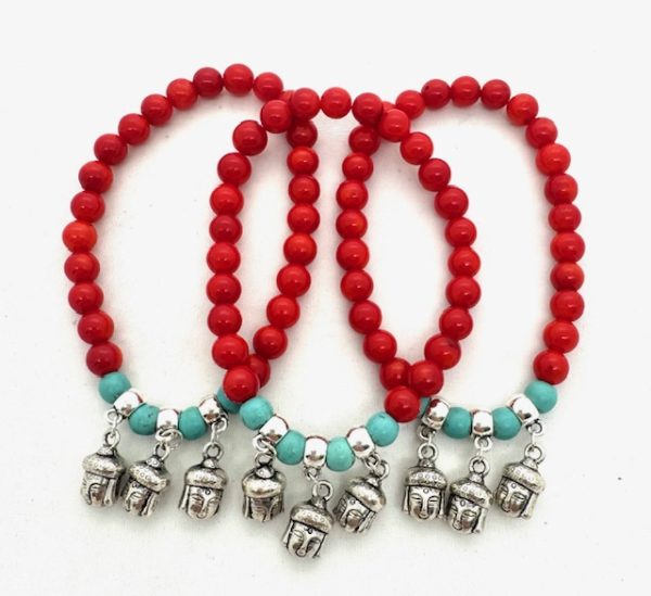 Rotes Korallenarmband mit 3 Buddha-Anhängern