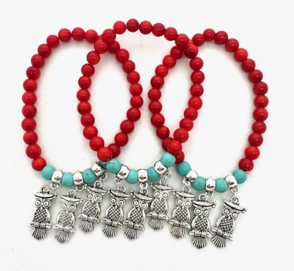 Rotes Korallenarmband mit 3 Eulenanhängern