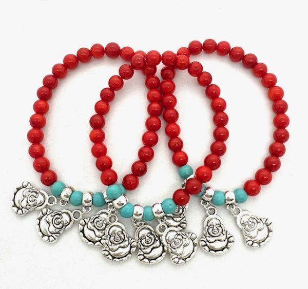 Rotes Korallenperlenarmband mit 3 Happy-Buddha-Anhängern