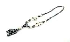 Elegante Hämatit mit Perlenkette