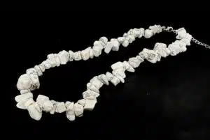 Großhandel 10 mm Einzelschleifen-Edelstein-Chip-Kette – Weiß Howlit