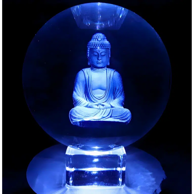 Kristall Laserkugel Meditationsbuddha 8 cm