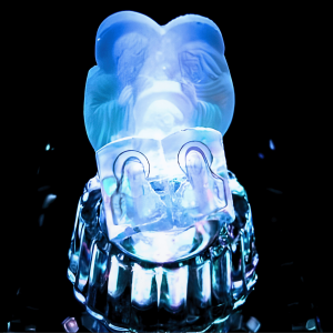 Kristallstatue Geistliche mit Bibel