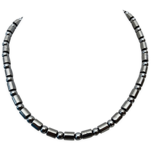 Kette mit schwarzer Perle und Rechteck