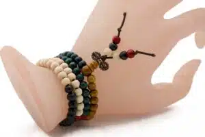 6 mm Bunte Holzperlen-Mala-Armband (56cm)